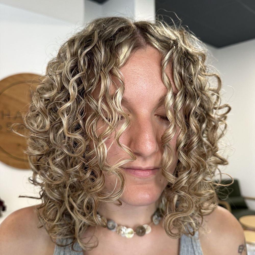 Andrea Villa Hair transformation example showcasing a stylish short haircut in Santa Barbara, CA